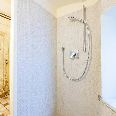 Central And Cosy Pied-a-terre W/ Free Parking Florence