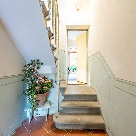 Central And Cosy Pied-a-terre W/ Free Parking Apartment