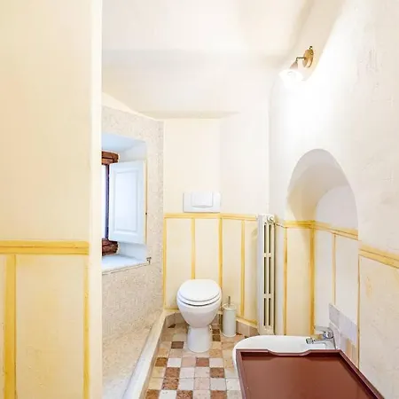 Central And Cosy Pied-a-terre W/ Free Parking Apartment *