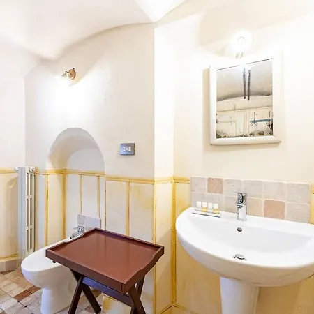Central And Cosy Pied-a-terre W/ Free Parking Apartment